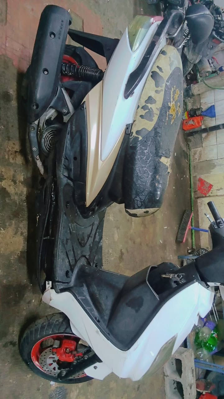 دراجه سكنس فحل كوري كابريتر الدراجه نقصه ترايش فقط المكينه مفتوحه وشغل درجه اولا نكره بكل وكت مستعجل عل بيعه الشراي يتصل
السعر 650بيه مجال شي قليل  
مكاني /الشعب 
الرقم /***********
