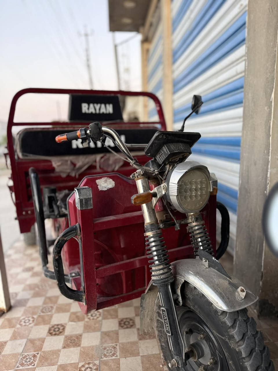 سلام عليكم للبيع ستوته شحن الريان موديل ٢٥ الحجم الكبير بطاريات كبار عدد ٦الستوته نضيفه واستعمال كشر تايرات بطاريات كله على البلاد مابيها اي خياس جديده بمعنى الكلمه السعر مليون و ٤٥٠ وبيها مجال للاستفسار خاص او على الرقم *********** مكاني بغداد سبع البور
