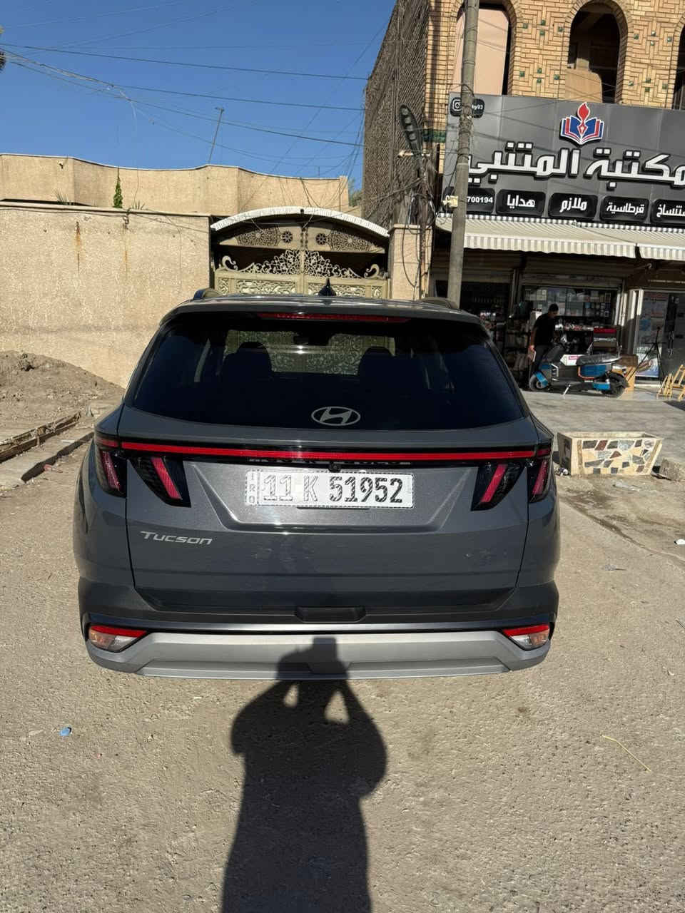 ﷽
﷽

للبيع فقط…
هونداي توسان 
الموديل : 2025
الون : رصاصي سموك  
العداد : 8000 (ثمان الاف) ميل السياره بحالة الزيرو  

الضرر : جاملغ ايمن امامي وبنيد وجاملغ خلفي ايمن وباب خلف الراكب تم تبديل القطع المتضرره وصبغها يعني السياره بيها اربع قطع صبغ صور الحادث مرفقه بلمنشور 

المو اصفات :-
1.سلايت
2.بصمه ابواب
3.تشتغل عن بعد 
4.رادار امامي 
5.رادار خلفي 
6.رادار جانبي
7.نقاط عمياء
8.قياده ذاتيه
9.مثبت سرعه 
10.تحكمات كامله ستيرن
11.شاشه كبيره متصله كامله 
12.كامره خلفية دواره
13.نظام تشتغل وايقاف المحرك لتقليل صرف بانزين .
14.كراسي امامي تدفئه 
15.كرسي السائق كهرباء 
16.جنطه كهرباء مع حساس قدم
17.وقوف تلقائي امامي وخلفي لمنع التصادم 
وبعد بيها مواصفات واضحه بلصور 

تفاصيل المحرك…
 • المحرك: 4 أسطوانات سعة 2.5 لتر.
 • القوة: 187 حصانًا.
 • عزم الدوران: 246 نيوتن متر.
 • ناقل الحركة: أوتوماتيكي ٨  
 • نظام التحكم في الانزلاق
 • نظام دعم المكابح
 . نظام نزول المنحدرات 
 السعر 21500$ 
(215) ورقه 
للاستفسار اكثر يرجا الاتصال بلارقام


**إذا كنت صاحب هذا الإعلان وتريد حذفه لأي سبب، رجاءا أرسل رسالة إلى الدعم الفني**