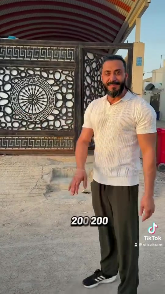 يعلن اكرم للعقار عن توفر منزل جديد للبيع في منطقة الجزيرة باب الهوى شارع المتنقله 
المساحة الكلية ٢٠٠م 
يتكون من غرفتان منام وصاله ومطبخ وستقبال 
سعر البيت ٩٥مليون 
للاستفسار ***********
