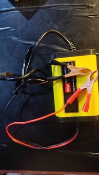 بلكات سيارة • شاحن بطارية