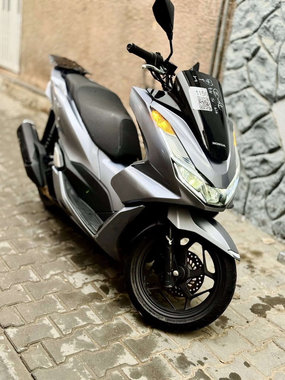 سلام عليكم pcx 2020
الجيل الرابع بصمة لونها بحري طافي
الدراجة نضيفة جدا 
الدراجة مكفولة 
نضام apx ونضام مانع انزلاق 
***********
