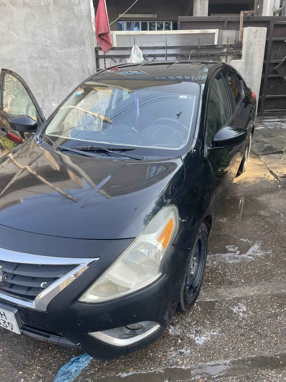 السلام عليكم
نيسان فيرسا موديل 2018 لون اسود 

مكينه وكير خير من الله كفاله 

قطعتين مبدل بنيد وجاملغ ايسر 

دواخل نظيفه مابيها نقص 

شاشه 

تبريد شغال

تخم تاير البقيه مثل ماموضح بالصوره ماشيه 63 

سياره خير من الله الله شاهد 

بااسمي تحويل ثاني يوم 

مكاني بغداد حي العامل السعر 93 بيها مجال بسيط 

متواجد فقط ماسنجر  او واتساب ***********
