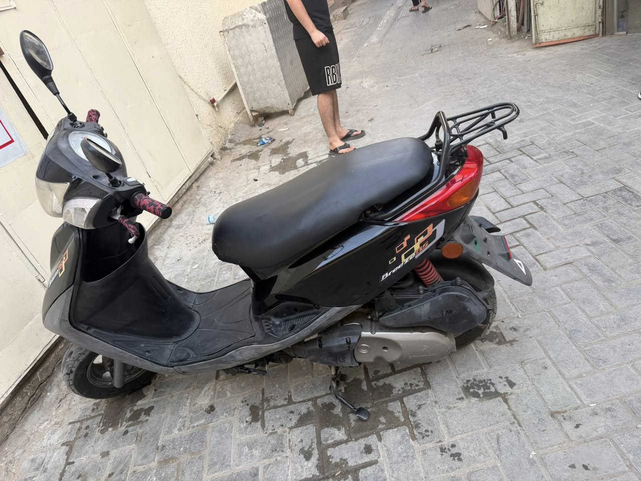سلام عليكم متاح بريز ببغاء جديده لوك دراجه كلش جديده مال جناي صالهه شهرين ماخذيهه من رمبه مكينه وكفر مكفولهه برغي ممفتوح بيهه  كلش حلوه ومكينه نعامه دبلات جديده تايرات جدد جاهزه كلش الدراجه سعره
 مليون و 50 بيهه مجال قليل وكلشي اكو بل سوك كلشي ونضافته مكاني بغداد الكفاح ***********
