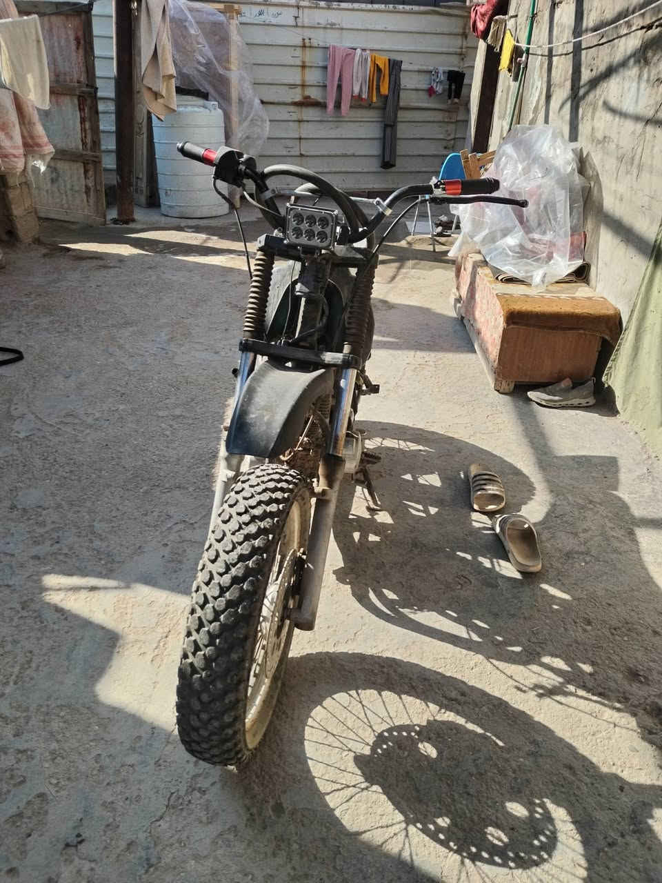 سلام عليكم دراجه قفاز صحراوي الصنع الماني شادلهه مكينه مال ستوته حجم ٢٠٠ العنوان ابي الخصيب السعر ٢٥٠ مستعجل عله البيع الرقم ***********
