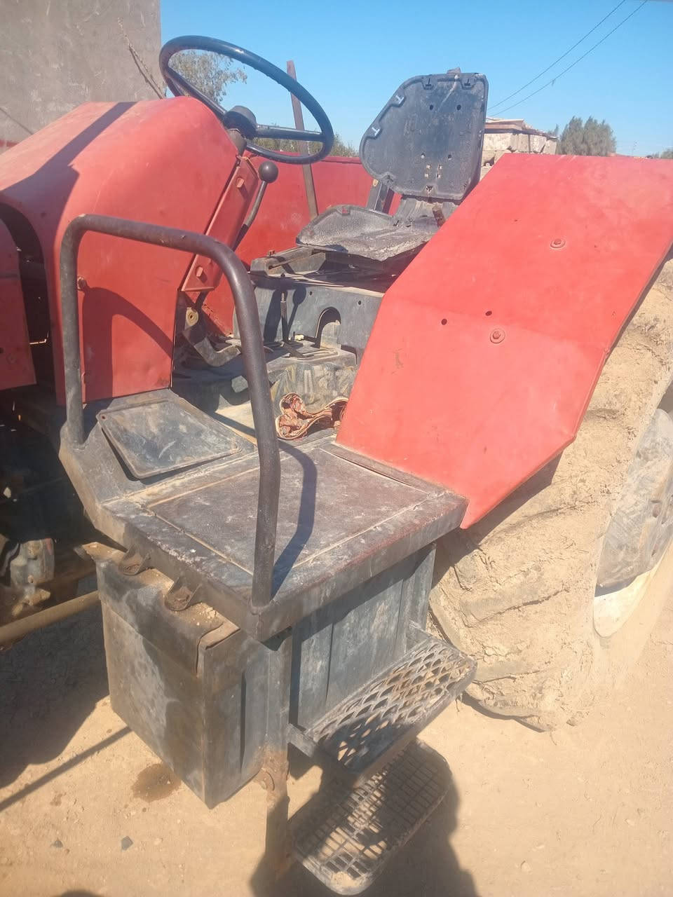 السلام اعليكم  للبيع عنتر زيتور  مكينه ابلاديه عله وضع الشركه  العنوان بابل  السعر 3مليون اونص للستفسار ***********.     ***********
