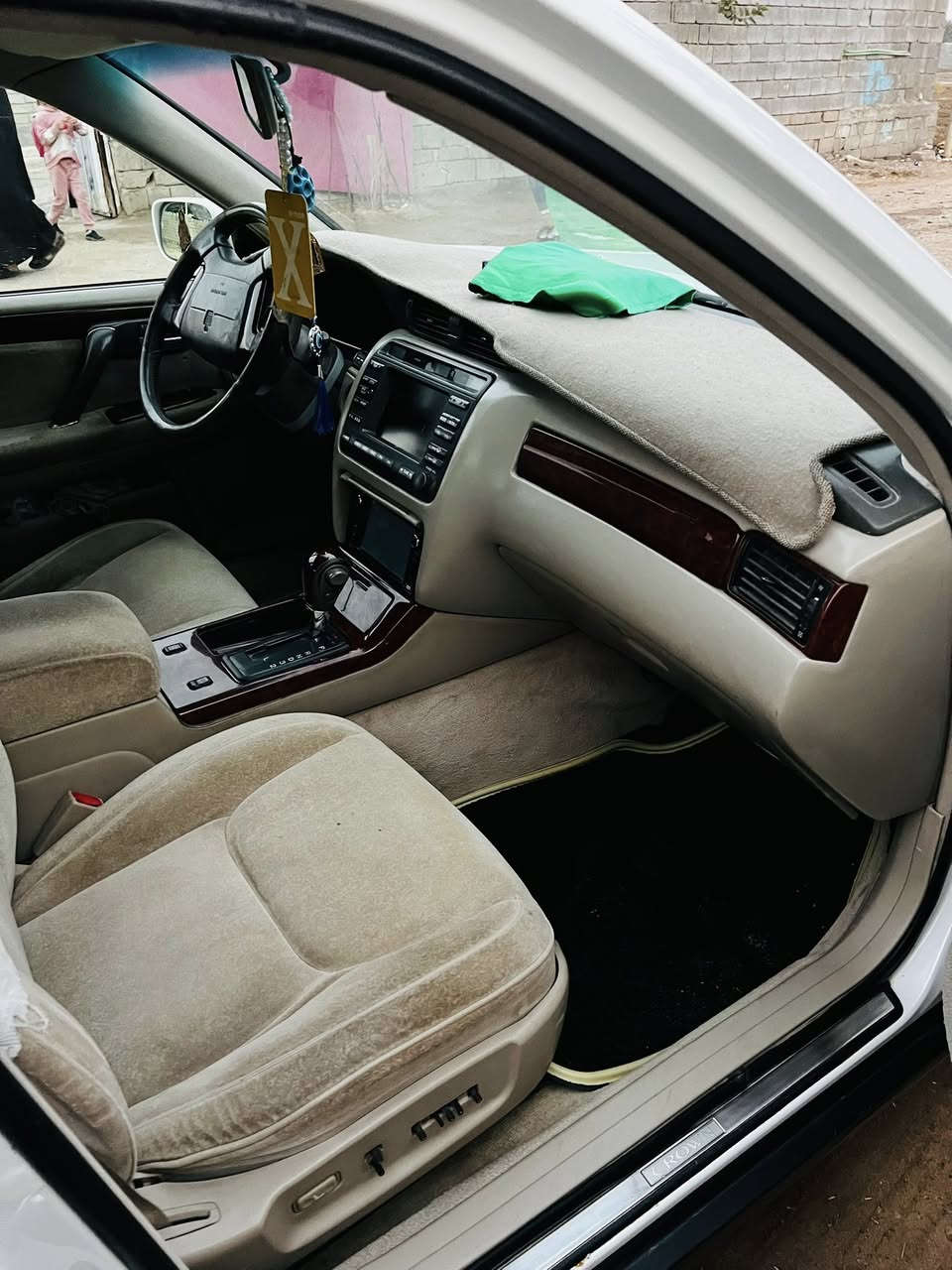 السلام عليكم ملكه للبيع موديل2000 رقم توه مجدد صارله 30 يوم مكينه ثنين ونص فيفتي مكفوله من الضربه والكص والنقل والعيب الشرعي كفاله عامه السياره واحد على واحد تدفىه وتبريد حداده جديده تخم تاير كرستال 
اصل السعر 130  للاستفسار عًرقم تالي  *********** مكان البصره قضاء المدينه
