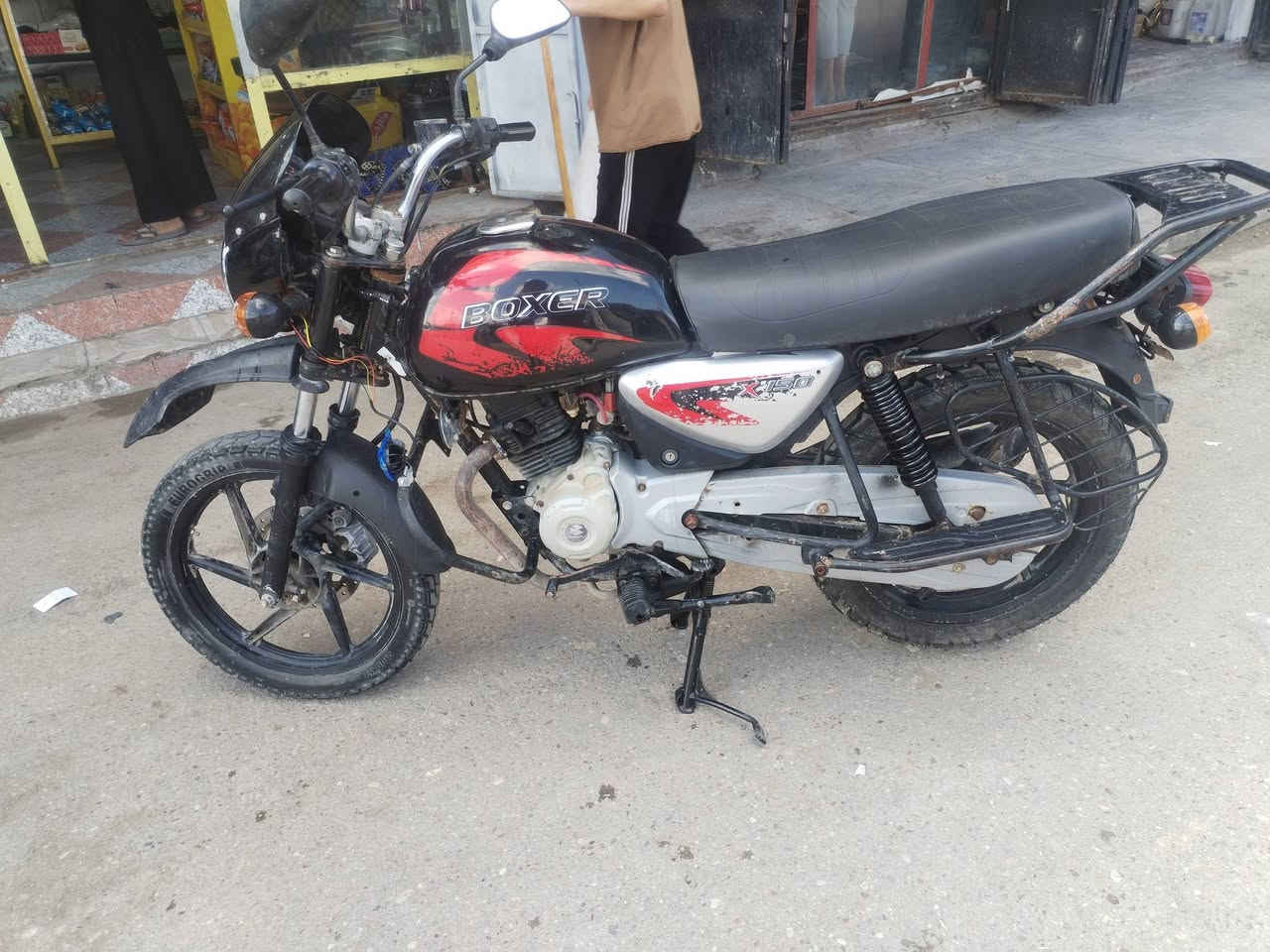 السلام عليكم دراجه بوكسر البيع موديل(23) ادوات ضايعه اوراقها واكفلك سرقه
***********
