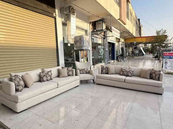 Newتخم تركي مودرن 9 نفرات  🇹🇷
ماركة ( istikbal استقبال ) 
الجلوس  مريح وسوفت 
القياس القنفه الكبيره 240 في 90 
السعر  575$ 
للاستفسار واتساب ***********
عنوان مجمع شارى ئاندازيان مقابيل فلوريا ستي 
يوجود توصيل جميع محافضات العراق 🚚
