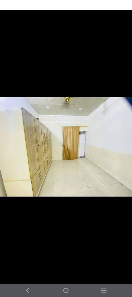سلام عليكم بيت للبيع حي شهداء فلكه حجي هلال نهايه السادين من يم جامع نور فوك  الأفرع الاثنين صبوهن مساحه ١٨٠متر عدد غرف نوم اثنين مساحته ٤في ٤ الاستقبال ٦في ٤مطبخ    ٤في ٣ونص  حمام داخلي مكان غساله مجمع درجه بيتونه حديقه  سراميك. وسقف. ثانوي  بناء جديد ٢٠٢٤
لاتصال
 للبيع 
 ***********
