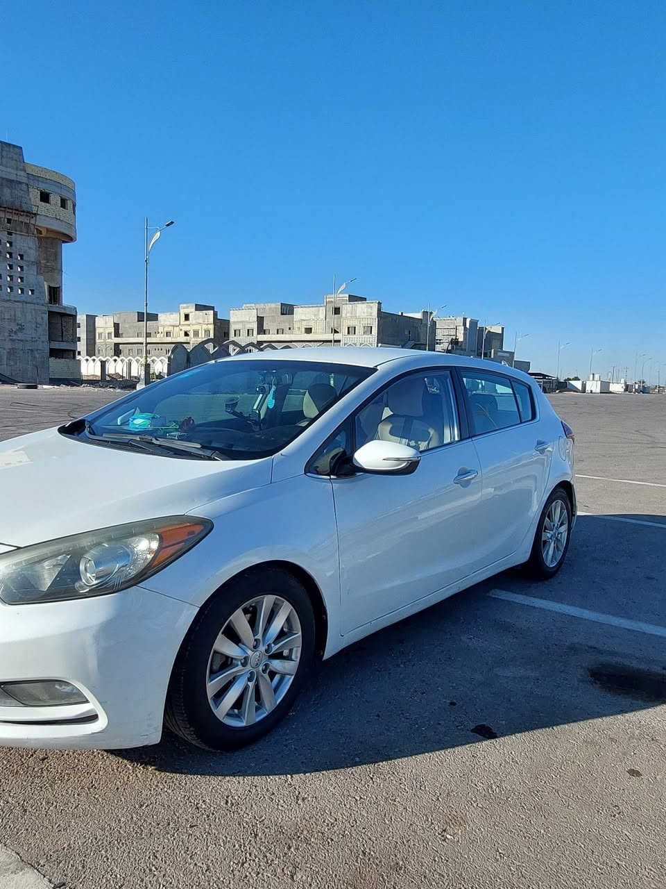 السلام عليكم شباب 

كيا فورتي ٢٠١٥ للبيع فقط لو ابيض صدفي محرك ٢٠٠٠ ماشيه ٨٦ نضيفة جدا واحلى من الصور حادثها جاملغ وباب جهة السايق مبدلات ومصبوغات وصور حادث مرفقة بلمنشور رقمها بابل بأسمنة مكان السياره كربلاء حي الوفاء السعر  ١٠٨ 
للإستفسار اكثر اتصل على الرقم  
***********
