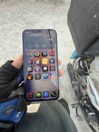 ١٢برو ماكس كلشي مامبدل بطاريه ٨١ بلادي فقط فيس إيدي واكف شخط واحد مابي...