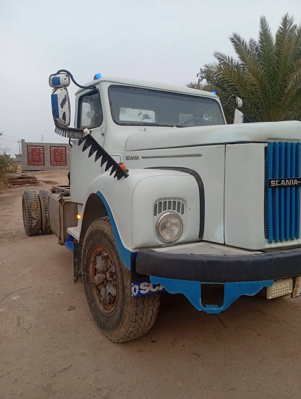 سلام عليكم اسكانيا 111 للبيع محرك 12 ونص كير جديد سياره جديده شاصي مكفول رقم بغداد تحويل مباشر رقم انكليزي الاتصال ***********
