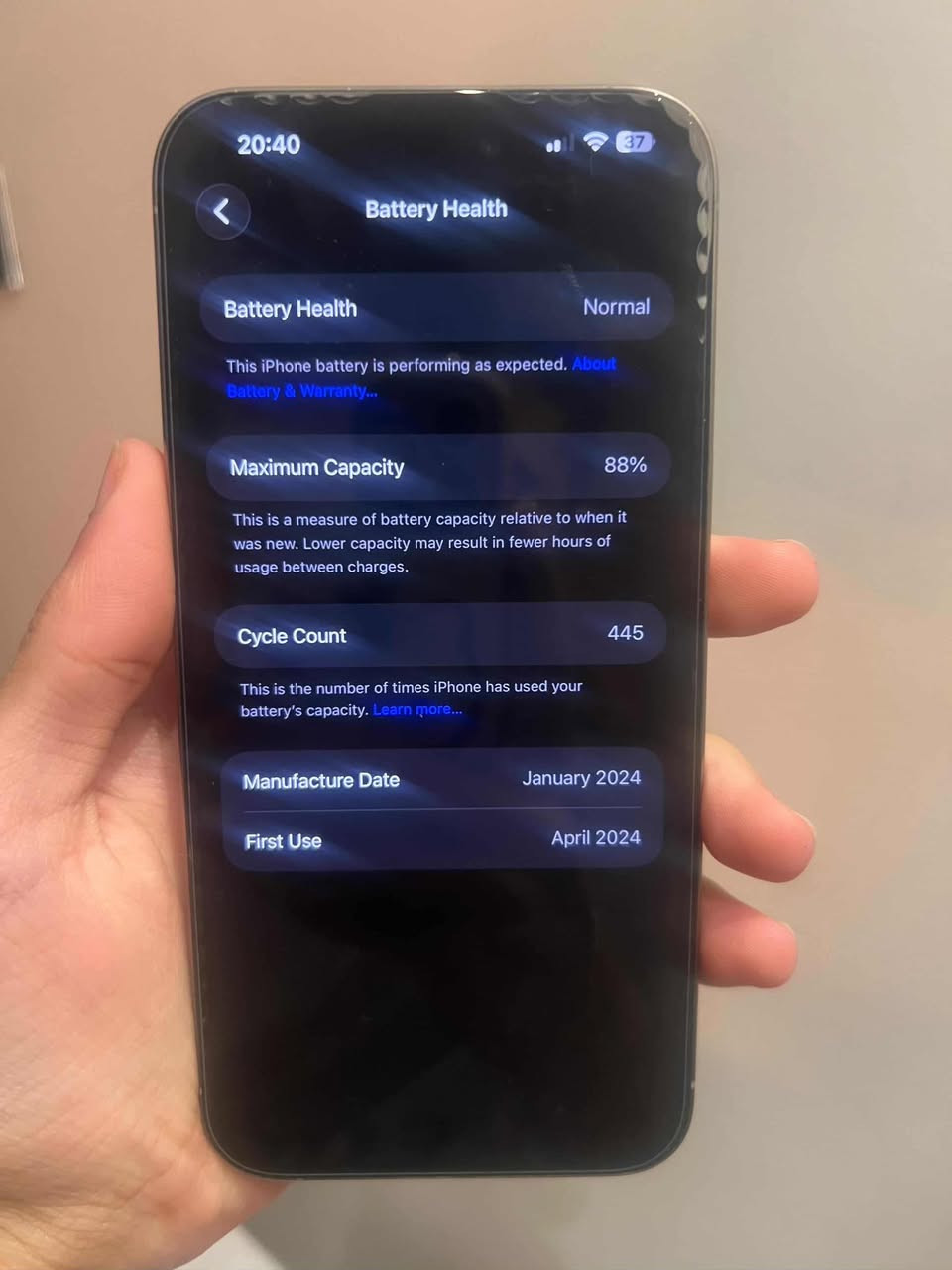 ايفون 15 برو ماكس
ذاكرة 256 
بطارية 🔋 88% بلادية
جهاز نظافتة 90% بدون اي خدش او عطل كلشي بي بلادي 
الجهاز بدون كارتونه فقط كڤر وشاحنة مو الاصلية
السعر 1150 مكاني بغداد الجديدة 
رقمي للتواصل ***********
