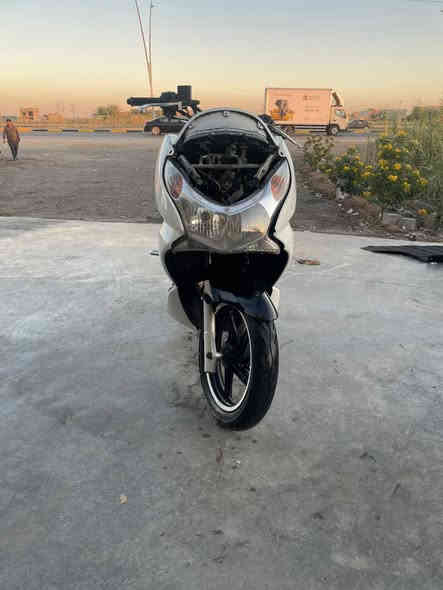 السلام عليكم دراجه pcx ياباني جيل اول نقص جامه اماميه فقط المحرك مكفول وكهربائيات مكفوله من كلشي الدراجه خير من الله السعر(11)ورقه وبيه مجال
المكان ديالى الخالص الرقم (***********)
