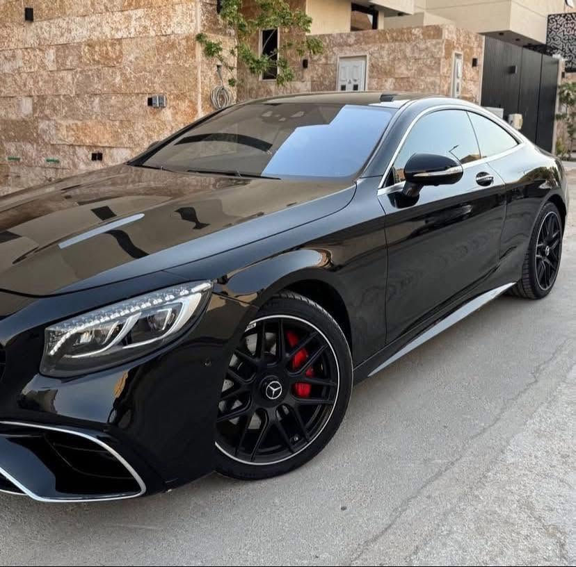 للبيع مرسيدس – Mercedes‑Benz S‑Class Coupe طراز Mercedes‑AMG S63

سيارة فخمة ورياضية من أقوى سيارات مرسيدس الكوبيه.

المواصفات:
 • المحرك: V8 سعة 5.5 لتر عالي الأداء
 • فئة AMG الرياضية
 • نظام إضاءة LED متطور مع كريستالات سواروفسكي
 • مقاعد فاخرة مع خاصية التدليك
 • أنظمة قيادة ومساعدة متقدمة
 • تصميم كوبيه ببابين يجمع بين الفخامة والأداء

السيارة معروفة بقوتها وراحتها وفخامتها العالية.

السعر الرد التلقائي 

📍 الموقع : البصرة


**إذا كنت صاحب هذا الإعلان وتريد حذفه لأي سبب، رجاءا أرسل رسالة إلى الدعم الفني**