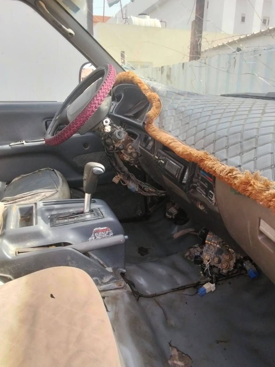 بسبب الوعود الكاذبه اعاده نشر
سياره فارة موديل ٩٣ كير محرك ففتي وخير من الله مكفوله من كلشي سنويه باسمي نافذه لغايه ٢٨ رقم حمل واسط فقط جامه الخلفيه مسكوره السعر٢٥ وبيهه مجال للشراي متواجد ع ماسنجر وهذا رقمي مفتوح وبي واتساب 
***********العنوان بغداد الحسينيه
