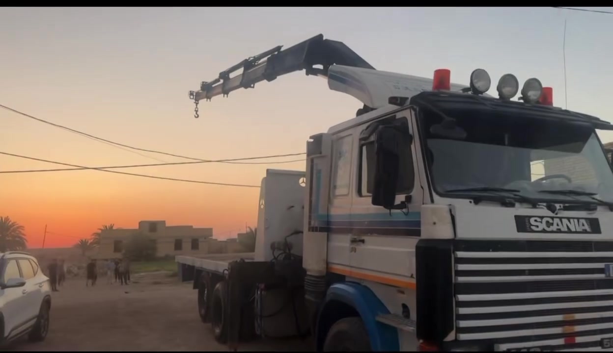 السلام عليكم شباب سكانيا لبيع سنويه بعد سنه وتسقط كرين ١٠ طن اربع سلايت هيدروليك ***********
