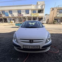 السيارة حلوة وكلش نظيفة مكفولة من كلشي مصبوغة عام بدون ضربة فقط جمالية...