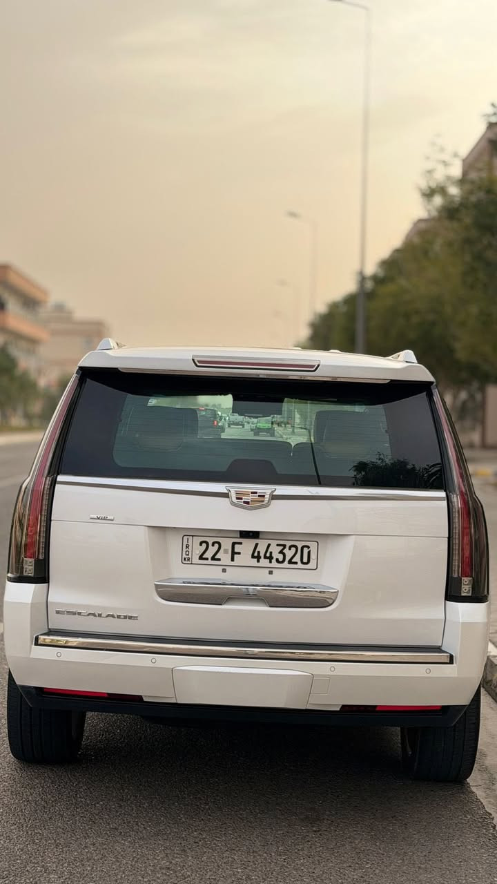 السلام عليكم كديلاك اسكاليد موديل 2018 خليجي وكاله المنصور بلاتينيوم VIP دبل رادار فول مواصفات هزه ورقم اربيل الجديد كفاله ضربه وتبديل وصبغ وبارد وشخوط حته الدعاميات ماشيه 105KM جديده السياره . 
العنوان : بصره 
رقم الموبايل : ***********
