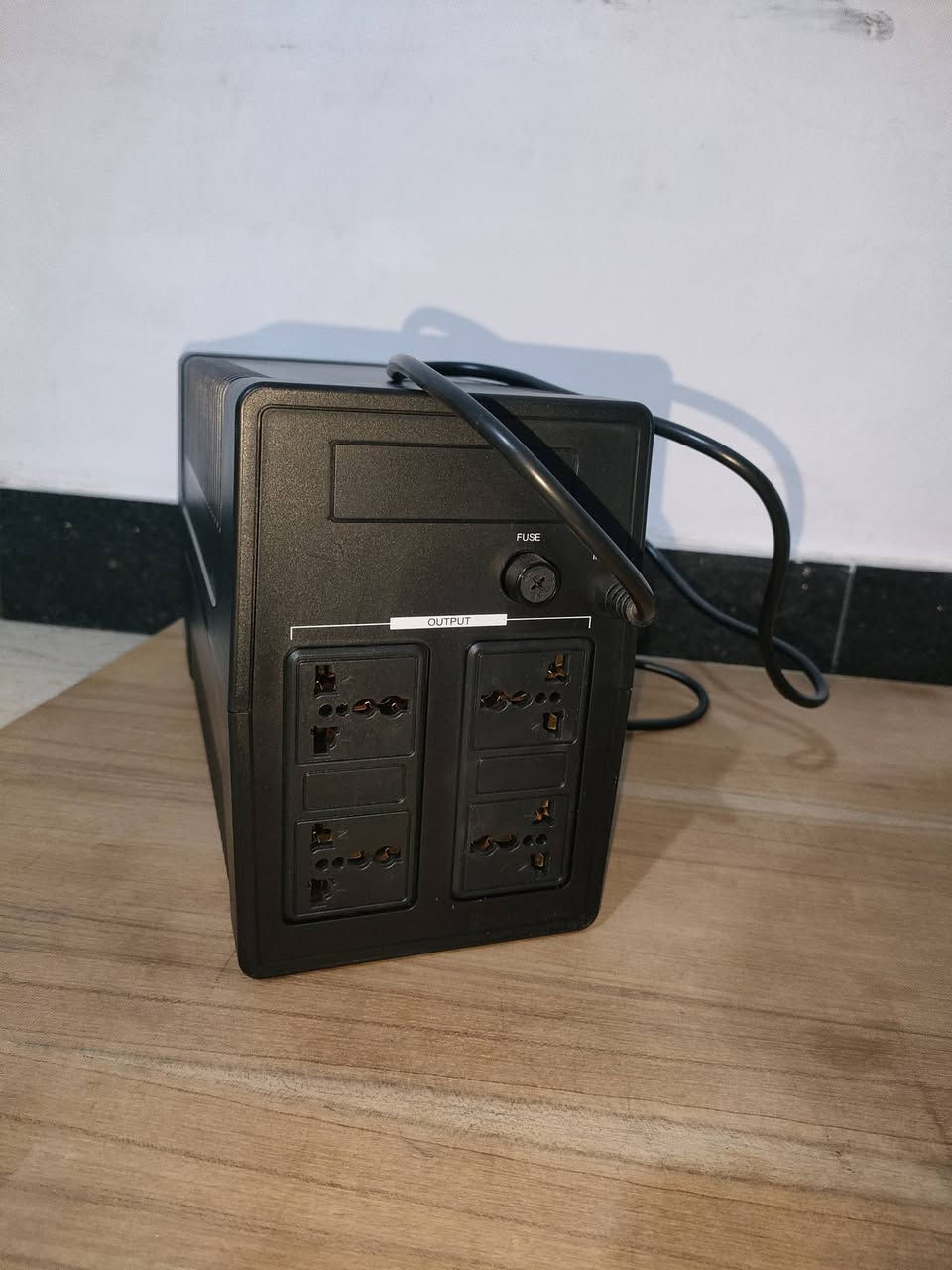 السلام عليكم  اوفلاين UPS للبيع مستعمل قليل 1500va وياه ضمان سنة من شركة عين الصقر
مكاني بغداد البلديات 
السعر 50 الف
*********** رقم الهاتف
