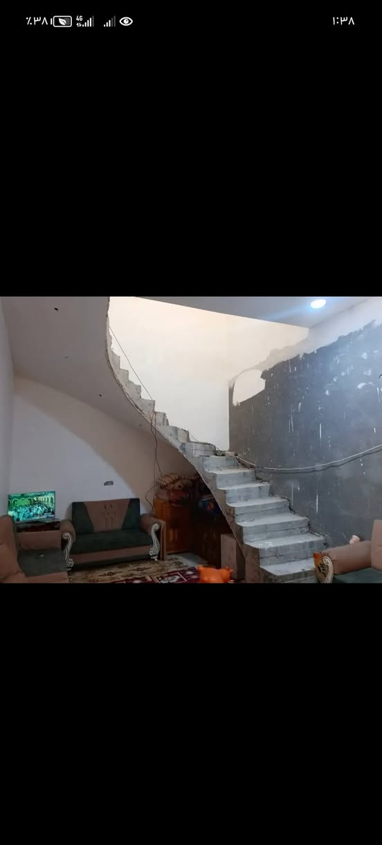 بيت اللبيع مساحته 130 متر كونكريت في خنيطله شارع جنسيه بدايت زراعي الاتصال *********** بناء جديد طابوك عوزه ترتيب شي بصيط
