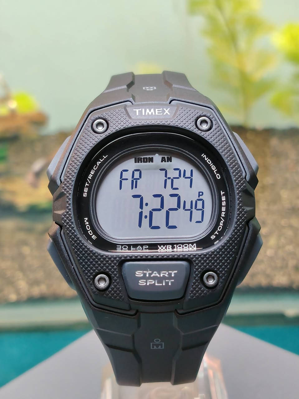 السلام عليكم

تایمکس ایرون مان رجالي جديد

° الوصف
• نقدم لكم تجسيدا للأناقة الرياضية تم تصميمها لتكون خفيفة الوزن ومغلقة لمقاومة الماء، حيث يوفر تصميمها المميز المكون من خمسة أزرار سهولة الوصول إلى الميزات الأساسية على شاشة كبيرة وسهلة التصفح.

° المعلومات الأساسية
• القطر 45 ملم و السمك 13ملم
• تقويم اليوم و التاريخ و الشهر
•  ثلاث منبهات يومية 
• مؤقت عد تنازلي
• منطقتين زمنيتين
• كرونوغراف
• مقاومة للماء 100 متر
• ساعة توقيت رياضية بذاكرة 30 لفة
• إضاءة داخلية INDIGLO Light Up

جميع الساعات اصلية معا ضمان🤍.

العنوان: - بغداد - مدينة الصدر ـ الأورفلي 
توصيل لجميع المحافظات 
التواصل واتساب *********** 🤍.
