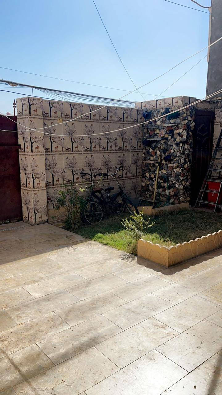 []دار للبيع مساحة 150متر واجهة 7ونص ونزال 20 وبي تشجير امام البيت نفس المساحه تقريبا
[](طابو ملك صرف) الموقع حي الاساتذة خلف الاربع شوارع 
[]يتكون من طابقين الطابق الاول كامل الطابق الثاني هيكل 
للاستفسار ***********
