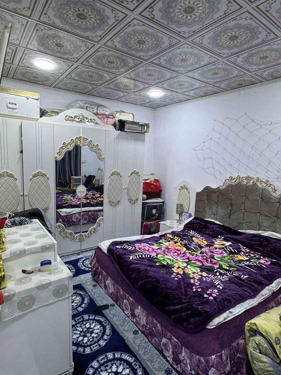 سلام عليكم بيت للأيجار مساحه 160 متر غرفه نوم هول داخلي مطبخ وصحيات وحديقه كبيره وستقبال خارجي الموقع شقق الخضراء فرع مركز اشور مربع الذهبي فرع حدايق وشارع عريض البيت سيراميك سقوف ثانويه وحايط ورق جدران سعر الاجار قفل مابي اي مجال 275 الف التواصل ***********
