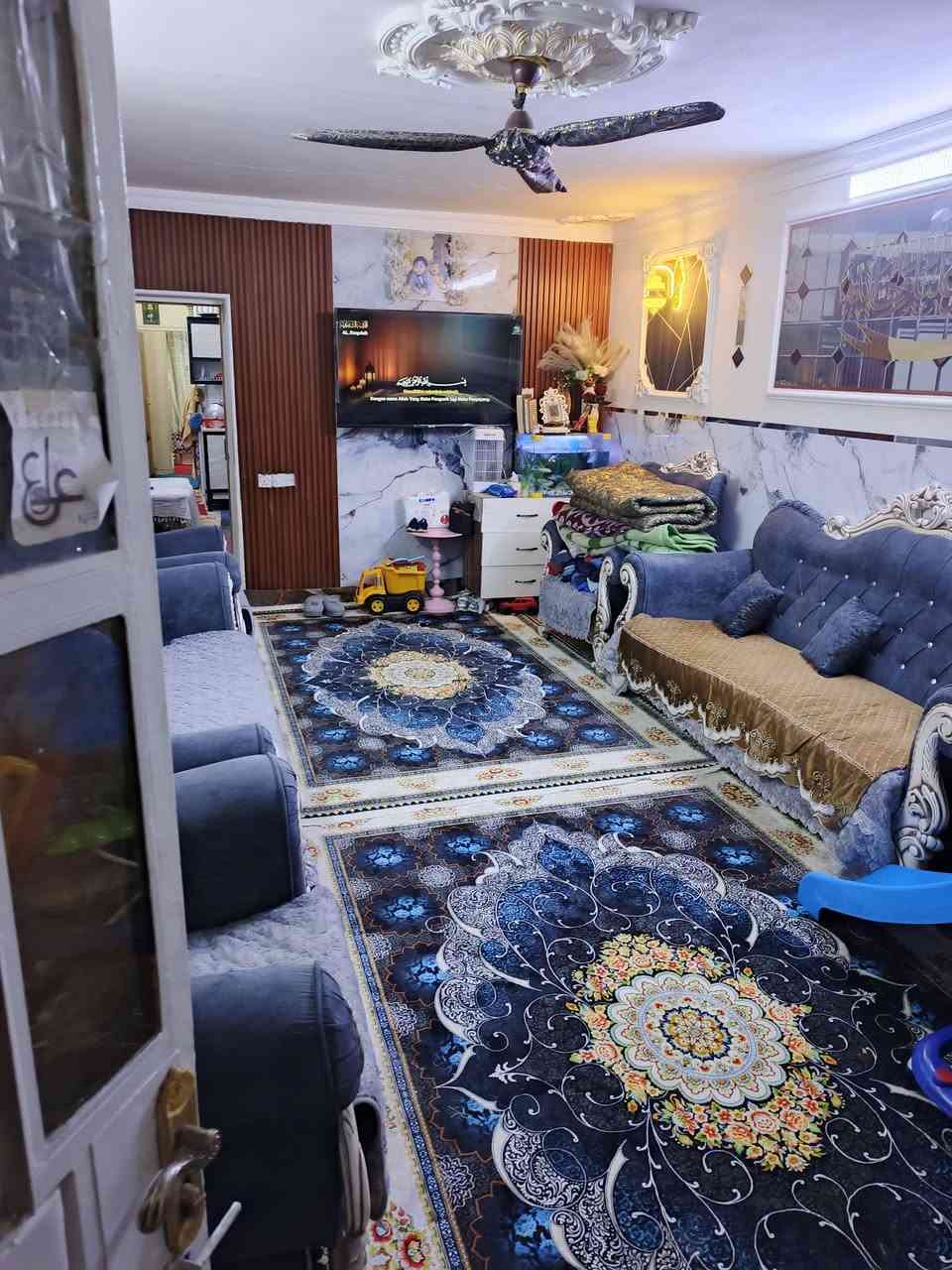 سلام عليكم م 100اللبيع الوجه 4 حوش جبير وستقبل جبيره وهول جبير  والغرفه والصحياته وارى ترك عالي على شارع رفت  ومجاري ورضيه جديده البيت صب مسلح بيتونه صب وستاير كمل البيت متعوب عليه ونظيف الموقع حي الزهراءفارع بانده قريب على شارع العام   موجود على نت وهاذا رقمي *********** سعر مناسب
