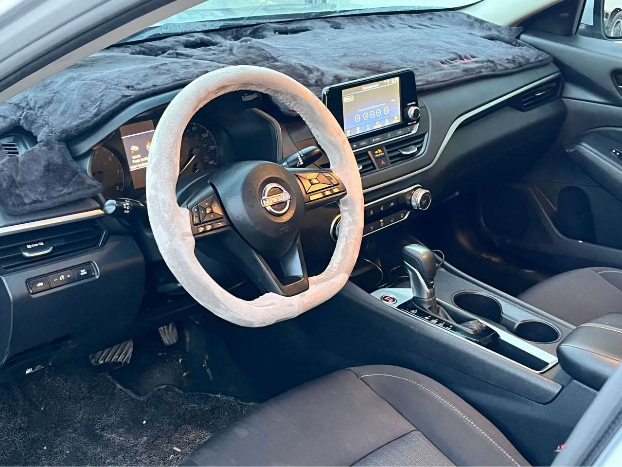 نیسان ئالتیما ٢٠٢٣ s 
به‌سمه‌ و شه‌غال 
راداری هه‌ر چوار لا 
ئۆتۆ ستۆپ 
شاشه‌ و كامێرا و حاسه‌ 
گێرو مه‌كینه‌و ته‌قه‌و ره‌قه‌ی به‌ شه‌رت 
كامل سێرڤس كراوه‌ 
سه‌نه‌وی تا ٢٠٣٠ نوێیه‌ به‌ ناوی خۆمه‌وه‌یه‌ 
ته‌نها بۆنید و نیو دۆسه‌ی بۆیاخه‌ 
50000 km رۆشتوه‌ 

*********** السليمانية, العراق
