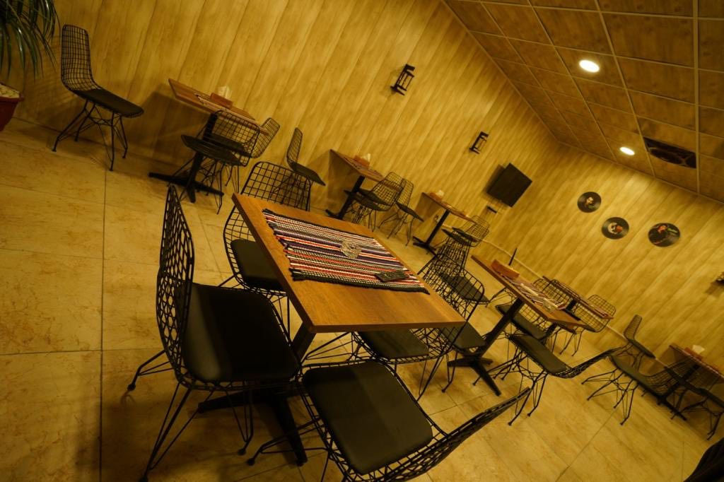 تحية طيبة بيت للبيع ١٠٠٠متر الموقع الاميرات المنصور قرب السفارة التونسية
***********
