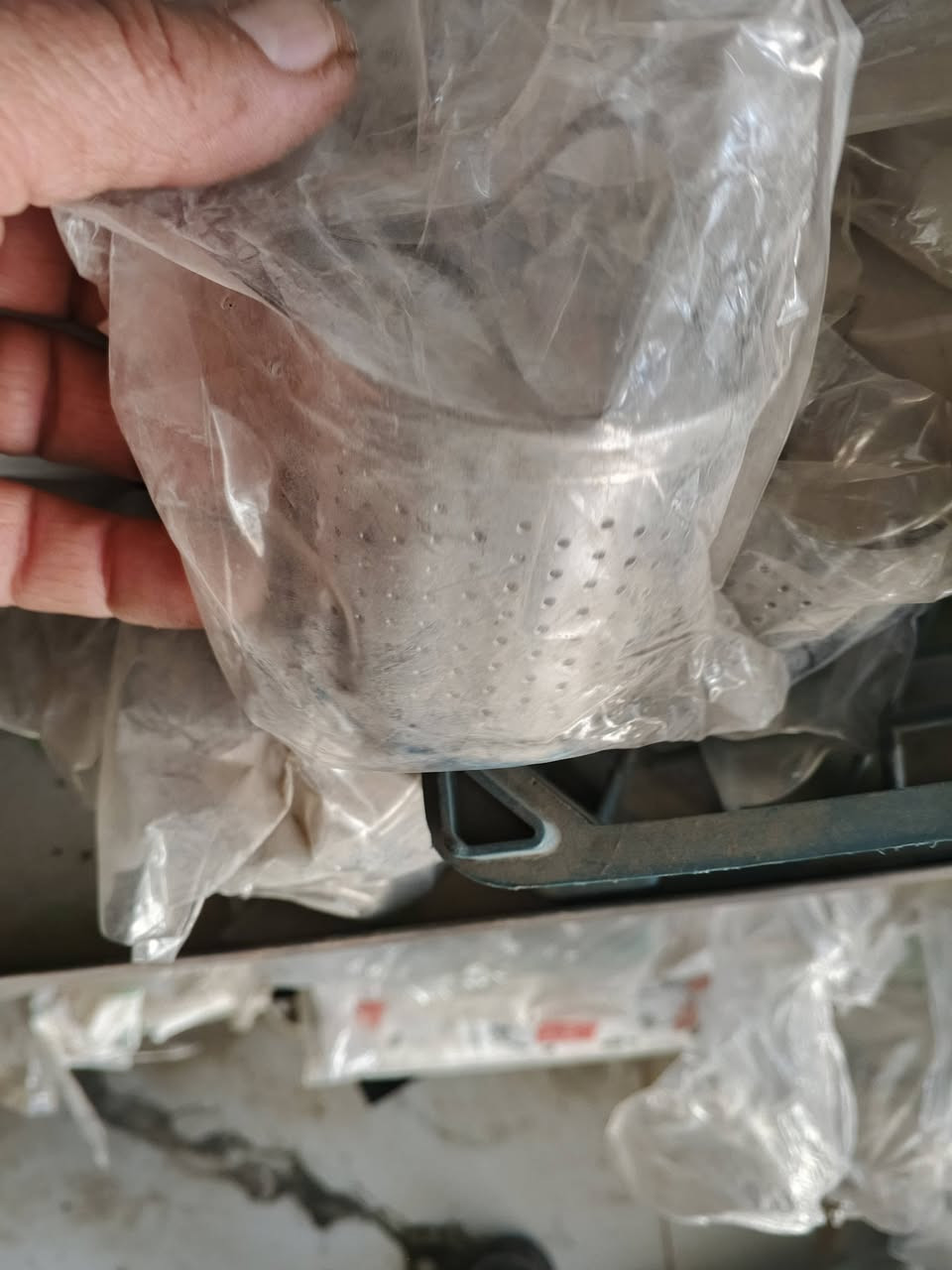 للبيع مواد منزليه سعر الدرزن  6000دينار تصفيت محل العنوان بعقوبة تقاطع القدس خلف  مطعم ابو حمره الاتصال ***********
