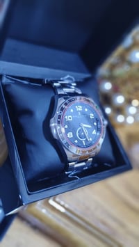 للبيع  ساعات اتش ماير السعر بالخاص او الاتصال على الرقم 07746212847