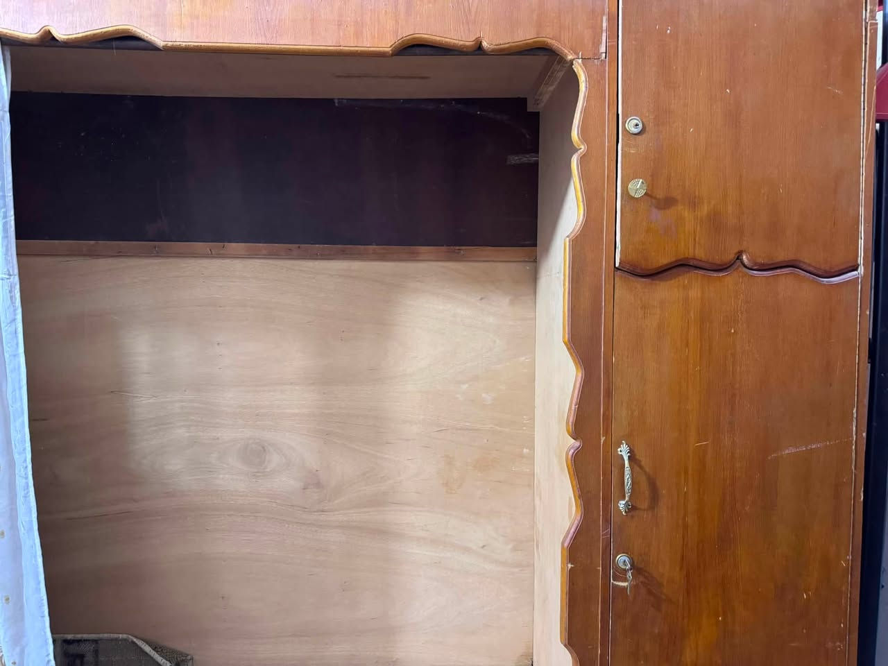 أغراض منزل للبيع 
كنتورد200
بوفيه125
جربايه175
غساله ١٢٥
مبرده ٥٠
تلفزيون شغال بس بي خلل ٢٥ الف
مكان بغداد الشعب قرب سوق شلال 
رقم الهاتف ***********
