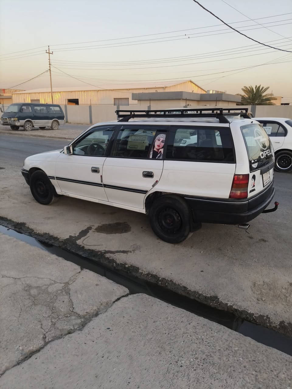 سياره استره استيشن للبيع

موديل 92  مكينه وكير وطخم شرط  
بيها دوير ودوسات صبخ جاملخ الأمامي صبخ بدون دواخل 
السعر  50 بيها مجال  شرط التحويل و الانتصال على هذا ***********
