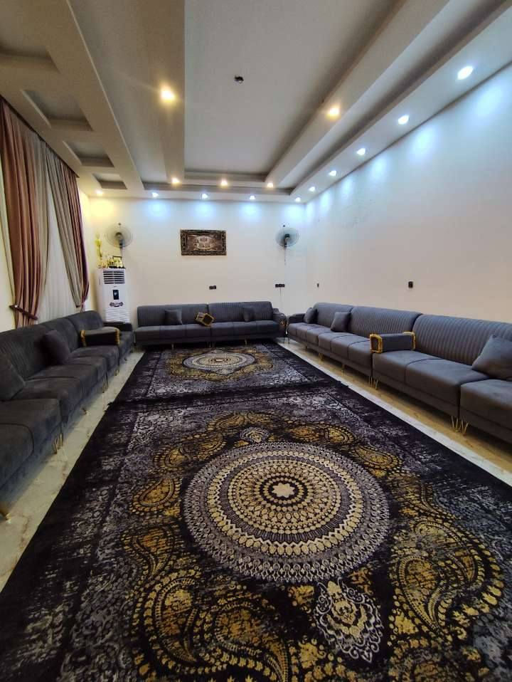 🏡 بيت للبيع – محولة الزهير / أبي الخصيب 🏡
فرصة نادرة بمساحة 400 متر في أفضل مناطق أبي الخصيب
بناء حديث بإشراف المهندس سامر الديوان

✨ طابقين – طابوق كامل – تصميم فيلا

🏠 الطابق الأول:
غرفة + صالة كبيرة + ديوان واسع + مطبخ حار وبارد + صحيات + كراج + حديقة

🏠 الطابق الثاني:
3 غرف (إحداهن ماستر) + صالة كبيرة

📍 شارع 10 متر + مدخل 13 متر وأكثر
📸 تصوير كامل من الأساس إلى التشطيب
المنطقة راقية جدا كل البناء فيها عبارة عن فلل 

🎁 70% من الأثاث هدية مع البيت

💰 السعر: 475 مليون قابل للتفاوض

📞 مكتب عقارات العمران
 ***********
