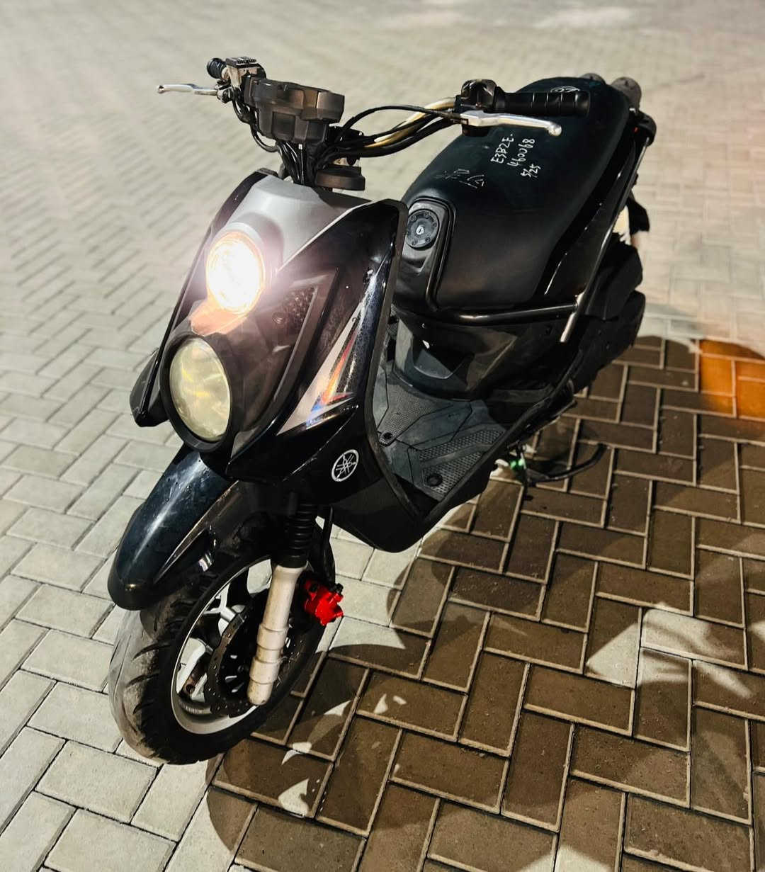 السلام عليكم
دراجـة سكنس جبلي قبل 6 أيام نزلتها 
اللون أسود + رصاصي 📌موديل 2011 ✨

بـحالة الوكالة + سكان رياضي rizoma 💛
شاصي و مكينه و كفرات رقم واحد ☝🏽 

شلعة ومعدل 💯 كهربائيات شغال 
عينه أشارة لايت عالي ناصي💡

للاستفسار : ***********‬ 📞
المكان " الحكيمية مقابل النافورات📍
