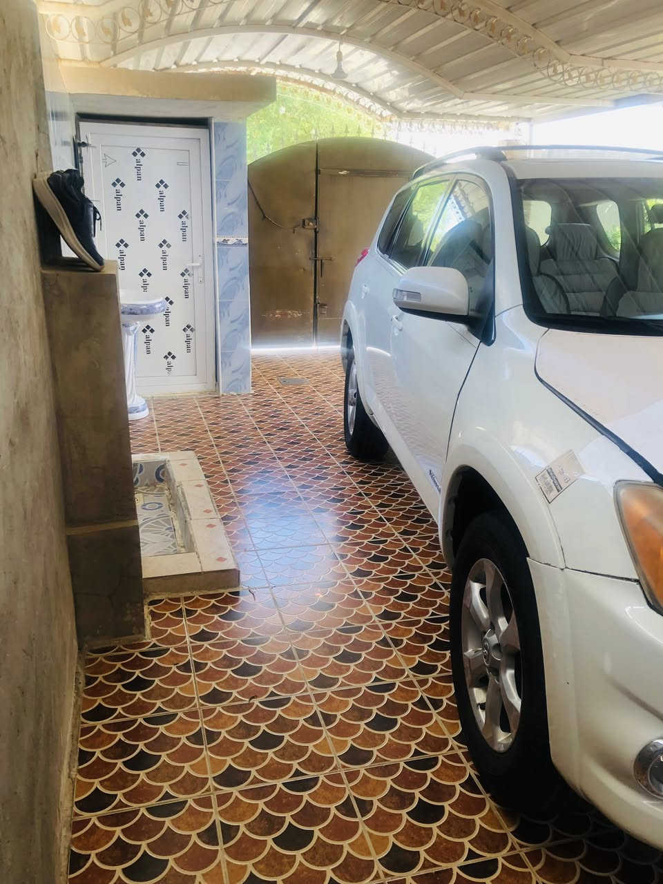 سيارة راف فور مديل 2009 وارد امريكي سيارة فول موصفات لمتد بصمة كامره خلفيه كشن كهربائي فتحة صقف وبعد بيه موصفات 
ضرره/جاملغ وبنيد وسيارةكامل من كلشي
سعره/110$ وبيه مجال
الاتصال/*********** مكانه ديالى
