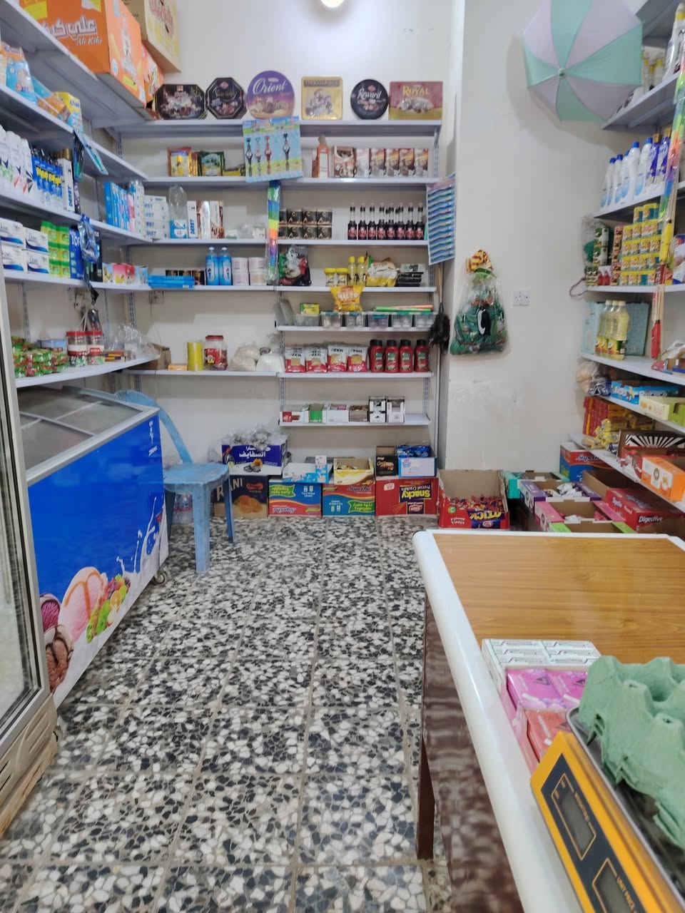 اسواق للبيع مكاني الحسينيه مال الراشديه مقابل المستشفى التركي على شارع عام عرض ٣ متر نزال اربعه متر بيها ثنين برادات عاموديه وحده بطحيه وسبلت طنين كلهن جديدات واربع سلات جبس ايجار ١٧٥ سحب ٧٥ السعر ٣٥٠٠ مليون ابيع كامل مابيع نص الغراض ***********
