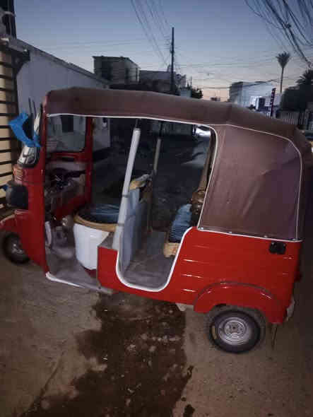 سلام عليكم تكتك 18 البيع تكتك خير من الله  ما نقصه شي كله شغاله من كهربيات من كلشي اوراق كامله المصطفى  تخم تاير جديد دوشمه جديده سعر تكتك 4100 وبيه مجال  رقم *********** مكاني بغداد جسر ديالى لقديم
