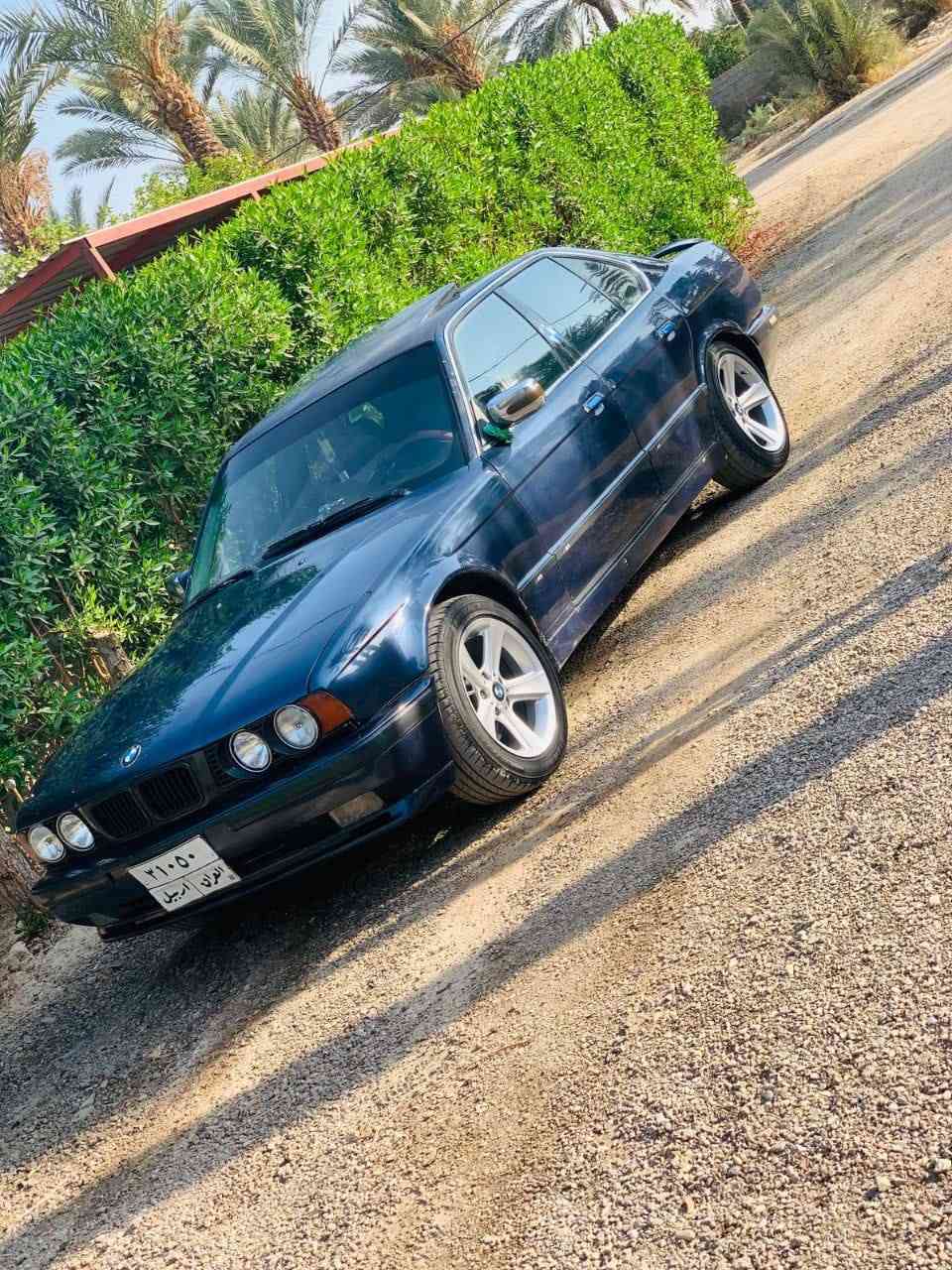 BMW  525i  اصل بليته وسنويه
موديل ٩٠ محدثة ٩٥ بالكامل رقم شمالي باسمي 
سياره فول مواصفات فتحة سقف تبريد قطعتين 
غرفه جلد اسود  جديدة حداديه جديدة مكينه مسكر فانوس جديدة كير اوتو ٣ وضعيات السيارة جديدة وبلاديه بجم عريض ويل رياضي تخم تاير
مستعجل ع البيع السعر ٥٥ وبيها مجال مكاني واسط الصويرة 
 ***********
