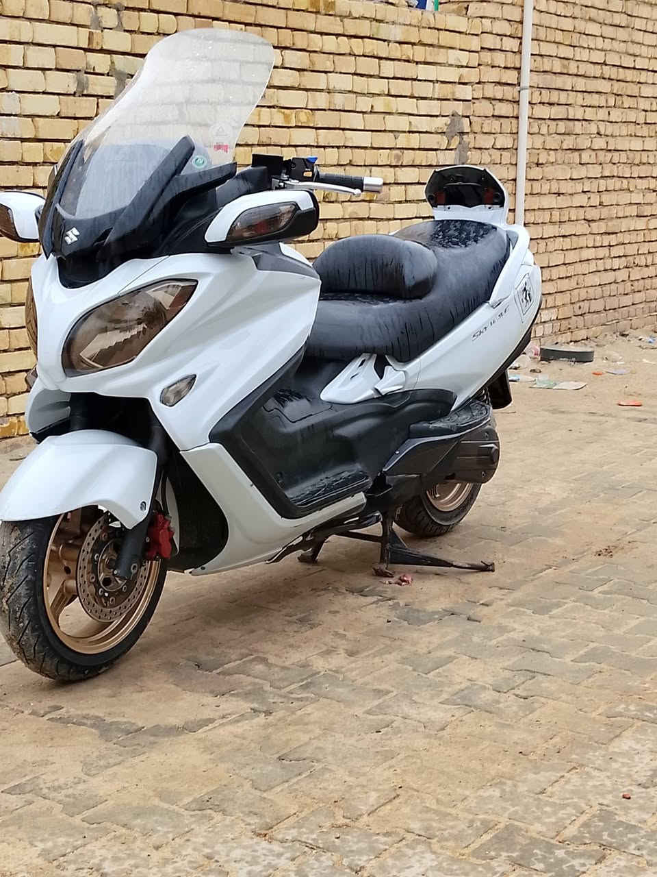 السلام عليكم
اسكاي ويف 650 
حديث مديل 2017
مواصفات فول 
تدفئه كشن و يدات
و نضام الكيو تقليل صرف البانزين 
المرايات كهربائيه 
الجامه كهربائيه 
وكهربائيات كله شغاله 
مكفول الكير ول محرك 
المكان السماوه -- رميثه 
السعر خاص 
التواصل ***********
ول خاص مفتوح
