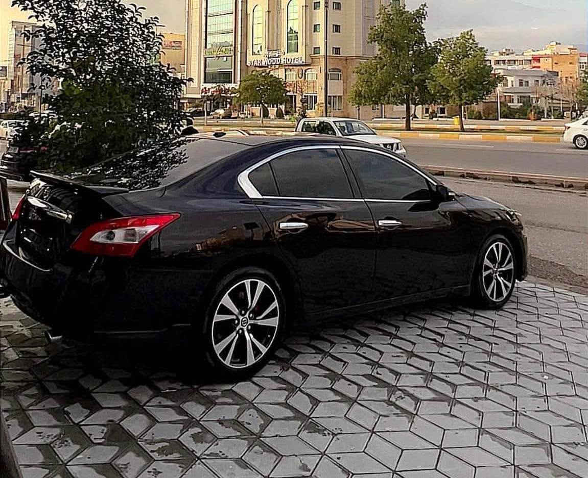 نيسان ماگزيما ٢٠١٠
به شه رتى گئرو مه كينه 
به شه رتى ١٠ فيته ر
بي كيشه به شه رت ئه ى فرؤشم
به ناوى خؤمه وه يه سه نه وى تا ٢٨ مانگى ٥ تازه يه 
٤ پارچه ى بؤياخه بئ ناوگرتن
گؤرينه وه ش ئه كه م شتيك به دلم بيت
***********
سليمانى السليمانية, العراق

