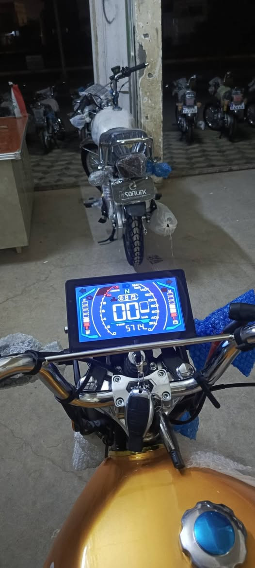 ياالله
الإستفسار //***********☎️☎️***********
السيفاان ال 25 الأصلي استعمال ( 5 )ايام زيروو
نظافة 100٪٪100 كفالة بصمة تشغيل🛵 
⚙️مكينة 200cc 
لوون مميز دولار ذهبي🟨 
مكان ///الصويرة #السبيس تقاطع حي #الزهورر
