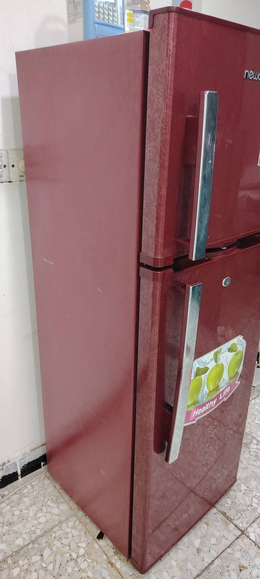 ثلاجة حجم وسط
شغالة ١٠٠ ٪
تجميد واضح بالصورة
***********
سعر ٧٥ الف
