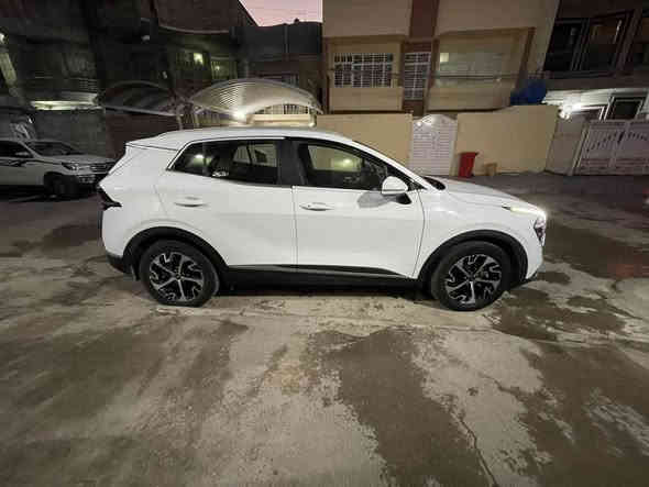 سلام عليكم للبيع 
كية سبورتج 2023  
السيارة كفالة عامة من صبغ بارد تبديل   رصعات او كفالة كير محرك كلة كفالة 
مواصفات السيارة
1 سايد بريك دكمة 
2قطعتين تبريد 
3 بصمتين 
4 تشغيل عن بعد 
5 جام كهرباء 
6كشنات مخمل 
7 شاشة كار بلي 
8  ثلاث انضمة قيادة 
9تثبيت سرعة 
10بسمي السيارة شرط التحويل 
11محرك 2000 دوش 
12امان سرقة 
مكان السيارة بغداد 
سعر السيارة 220 بيها مجال للطيبين 
رقم الهاتف للستفسار ***********
