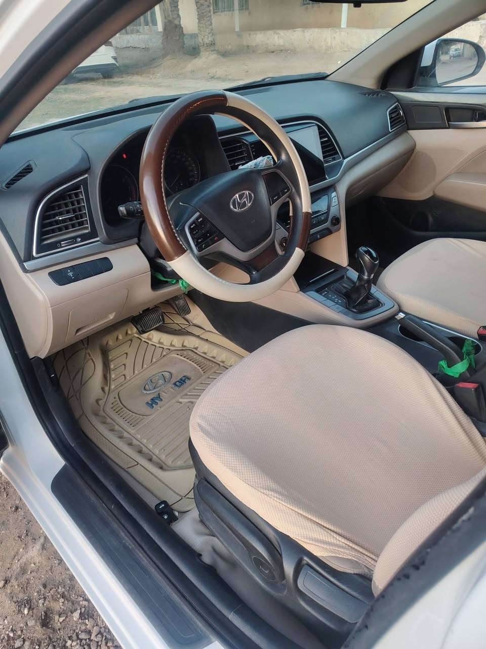 السلام عليكم النتره ١٧ خليجي مكفوله كفاله عامه من كلشي فول مواصفات رقم نجف بسمي محرك ٢٠٠٠ دوش جاهزه من كلشي مكانه غماس *********** مكلف بالنشر
