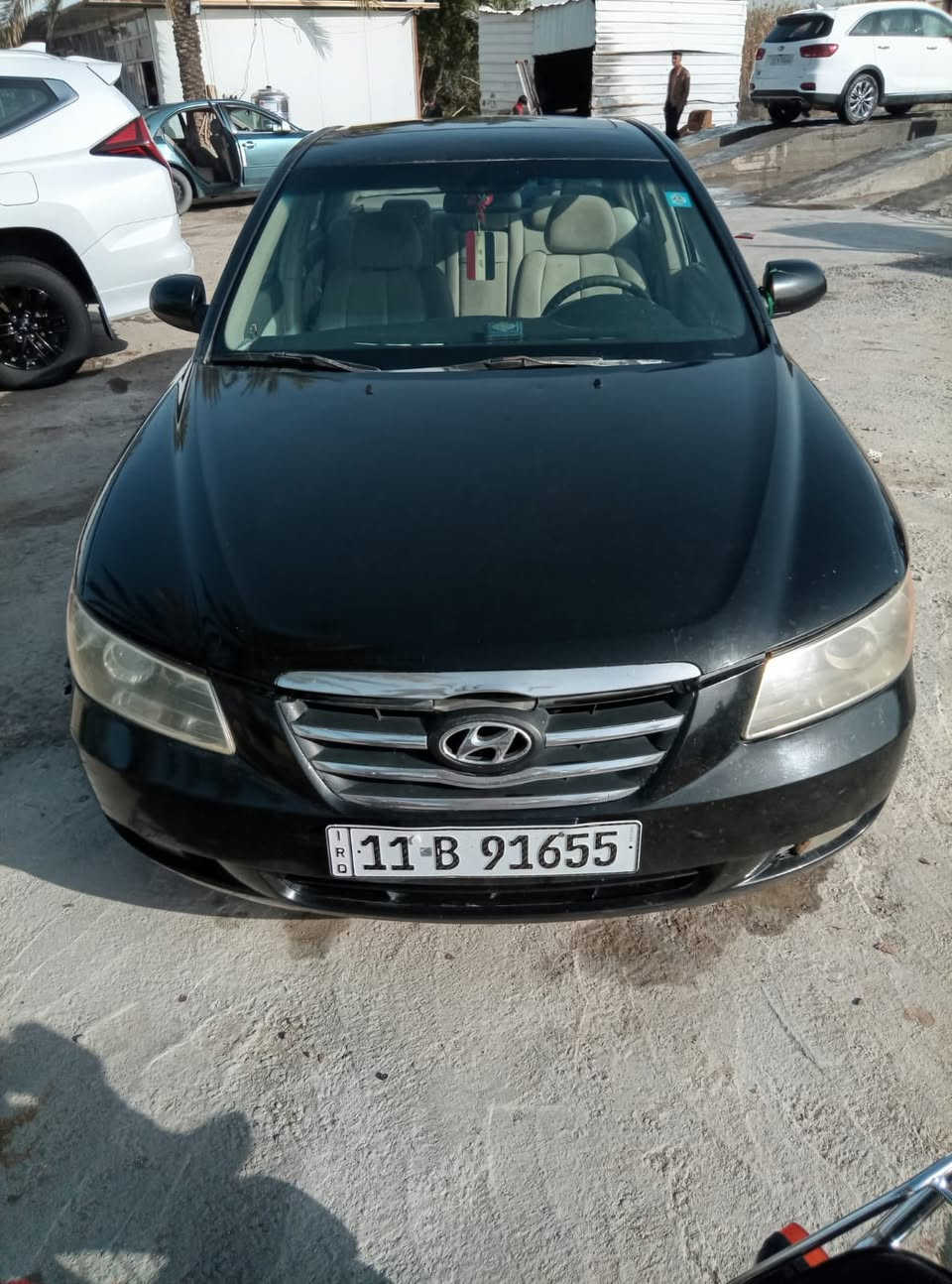 لسلام عليكم 
سوناتا 2008 وارد امريكي فول مواصفات ضربتها جاملغ وشوي من باب سياره مكينه جديده 2400 قبل شهر شادها  حداديه جديده تبريد جديد كلشي بيها جديد  
 مواصفات فتحه كشن كهرباء وباقي مواصفات معروفة 
رقم بغداد الجديد سنوية 2030 
السعر95 وبيها مجال 
***********
