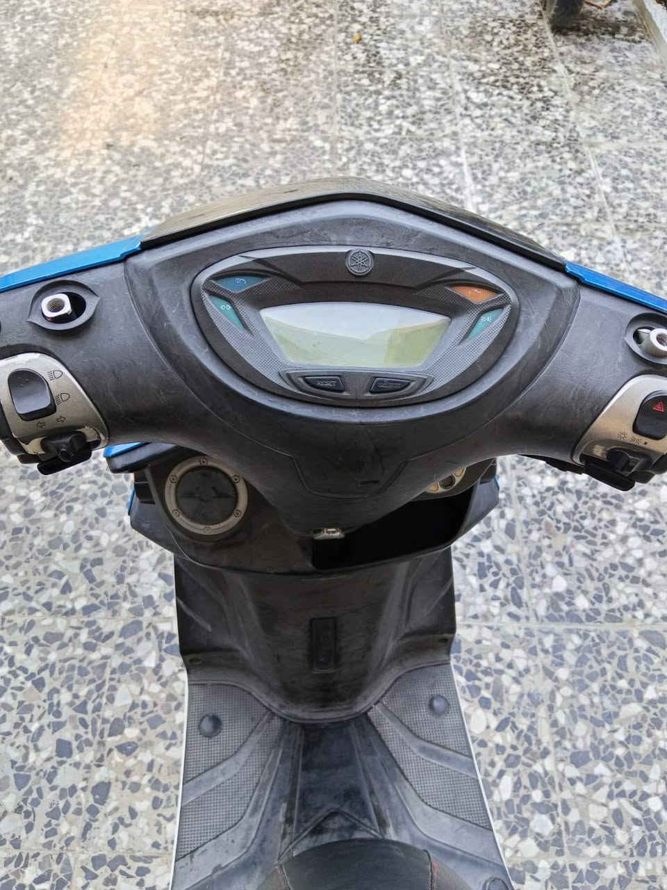 السلام عليكم دراجه جي تي ار لون مميز دراجه ربمبه مكفوله كفاله عامه من كلشي جيب الف فيتر وفحص مكان البياع السعر 950 بيهه مجال حك الجيه رقم ***********
